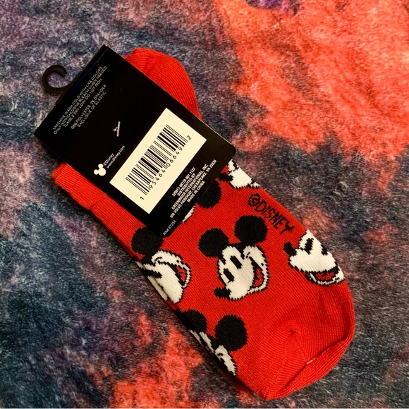 💜 Red Mickey Mouse No Show Socks - NWT - Picture 7 of 8